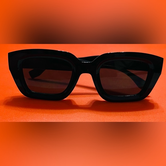 Accessories - Black Sunglasses